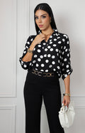 Blusa negra estampada con polka dots