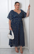Vestido corto curvy Boutiquemirel con estampado de lunares multicolor y diseño femenino