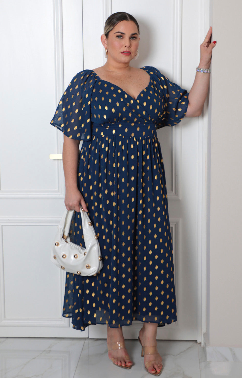Vestido corto curvy Boutiquemirel con estampado de lunares multicolor y diseño femenino