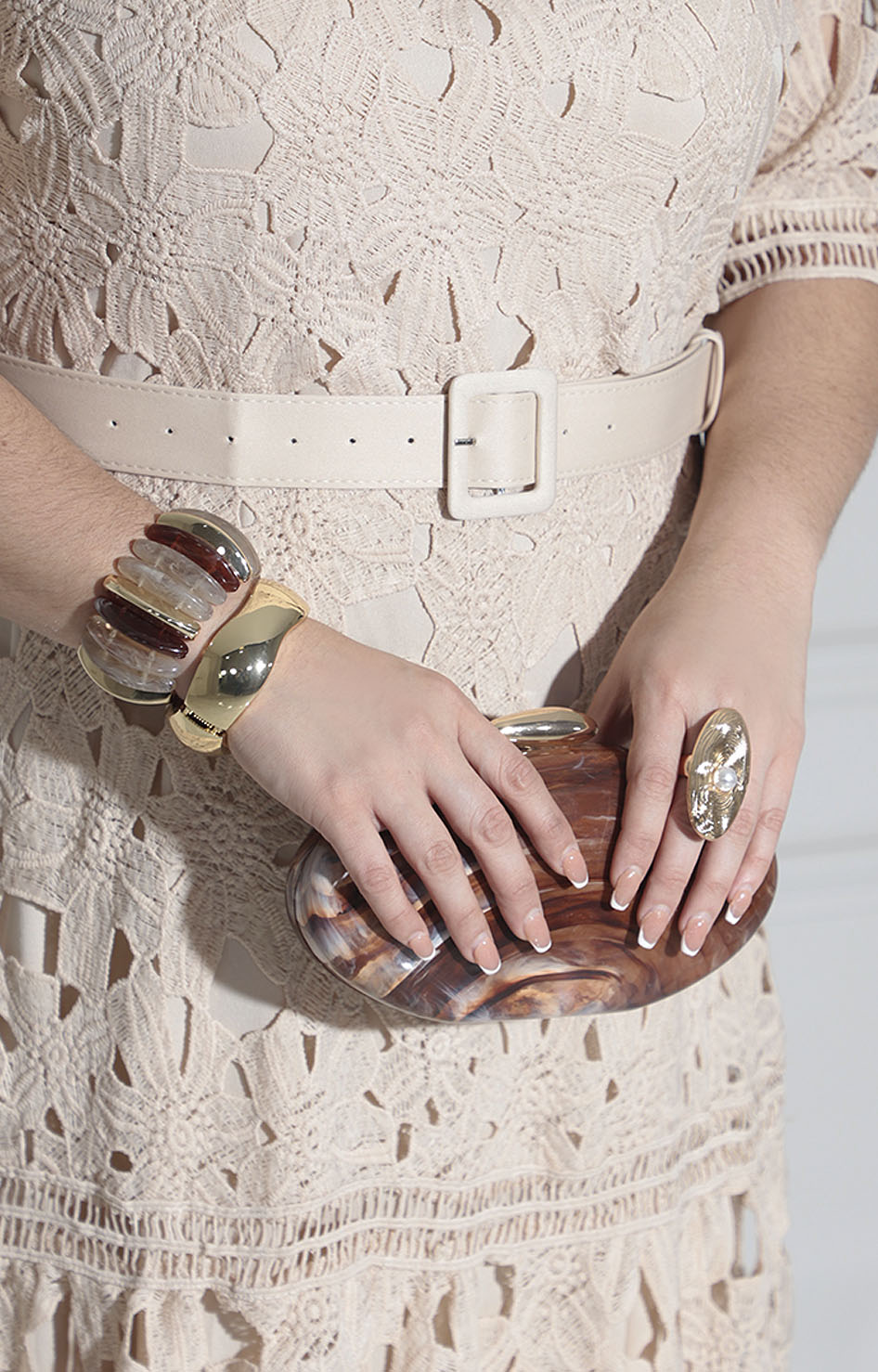 Vestido beige de encaje