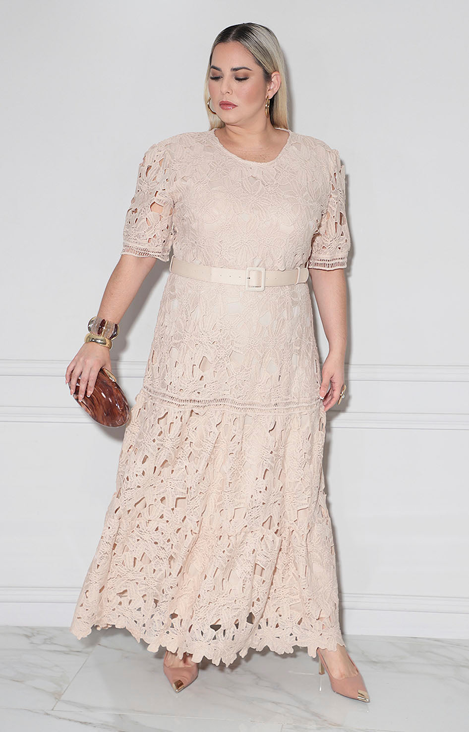 Vestido beige de encaje