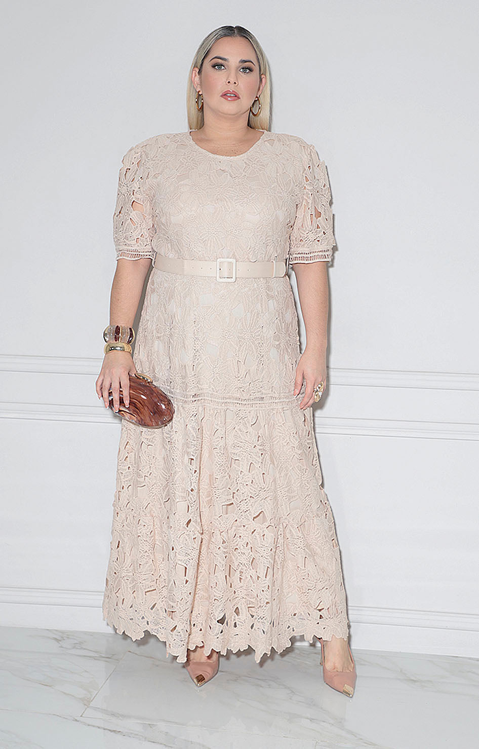 Vestido beige de encaje