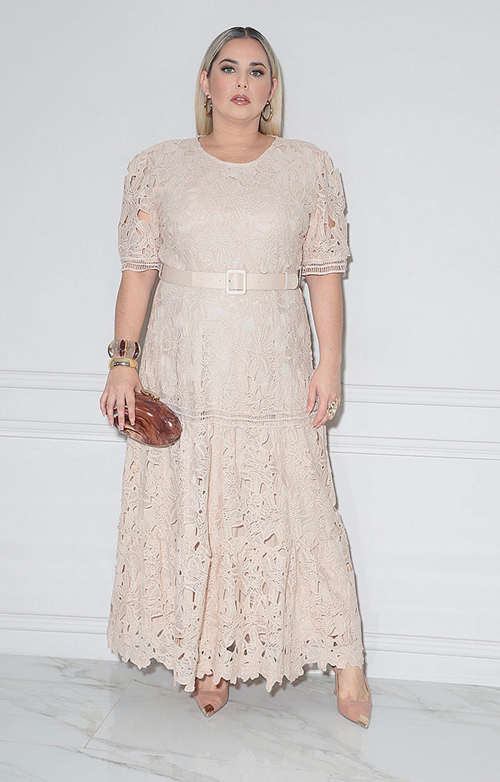Vestido beige de encaje