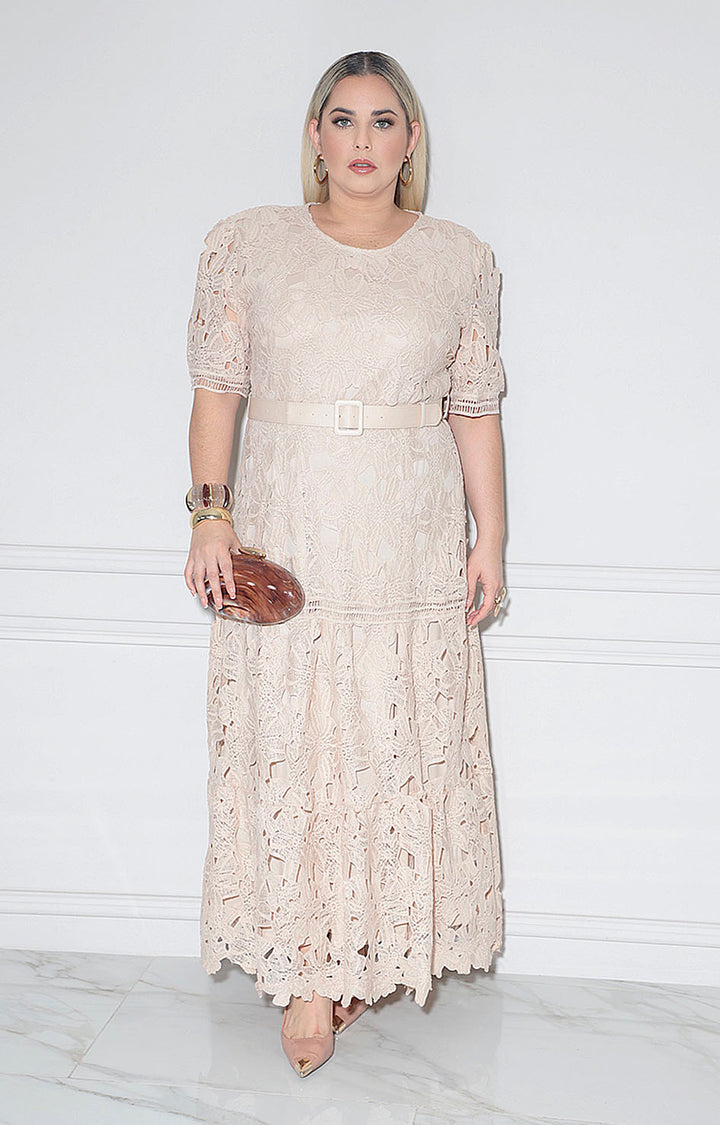 Vestido beige de encaje