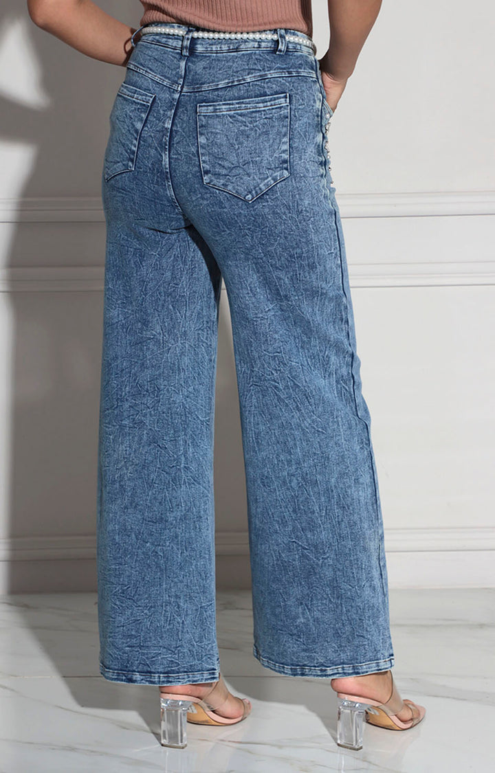 Pantalón de mezclilla con aplicaciones