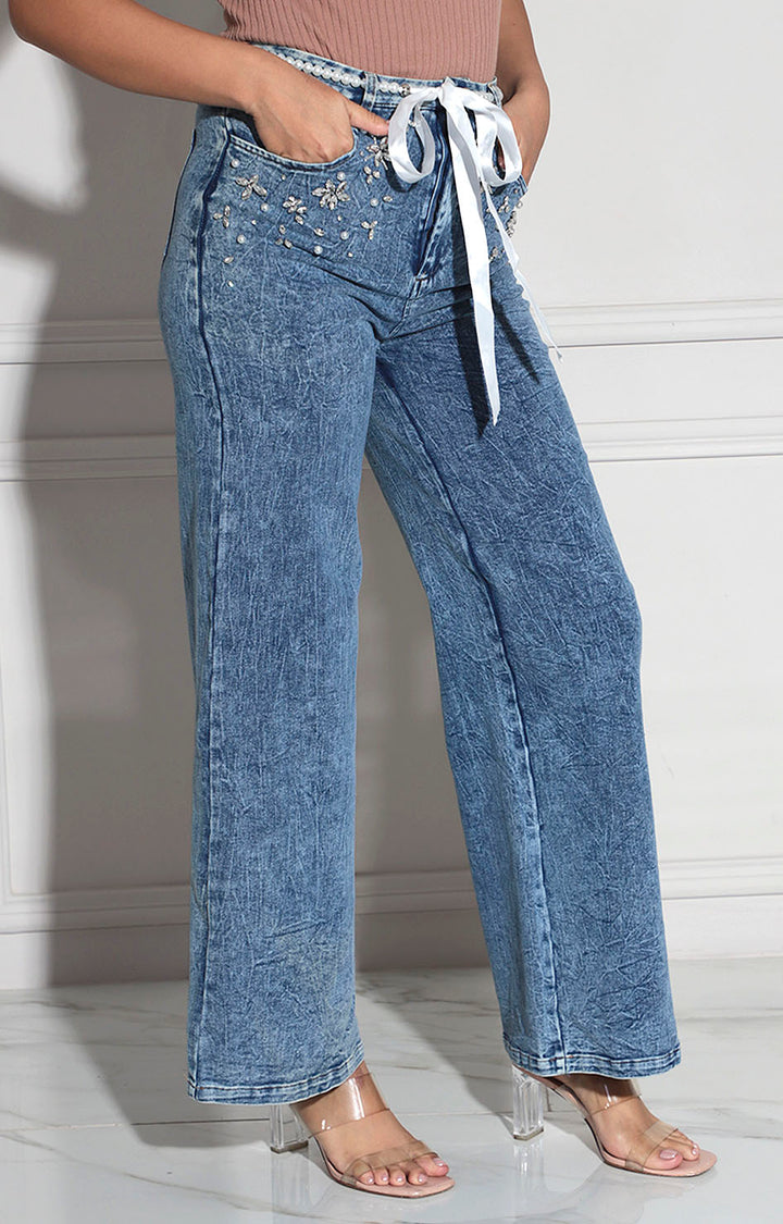 Pantalón de mezclilla con aplicaciones