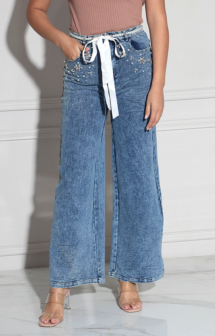 Pantalón de mezclilla con aplicaciones