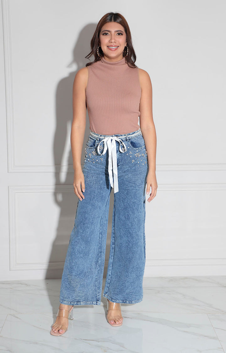 Pantalón de mezclilla con aplicaciones