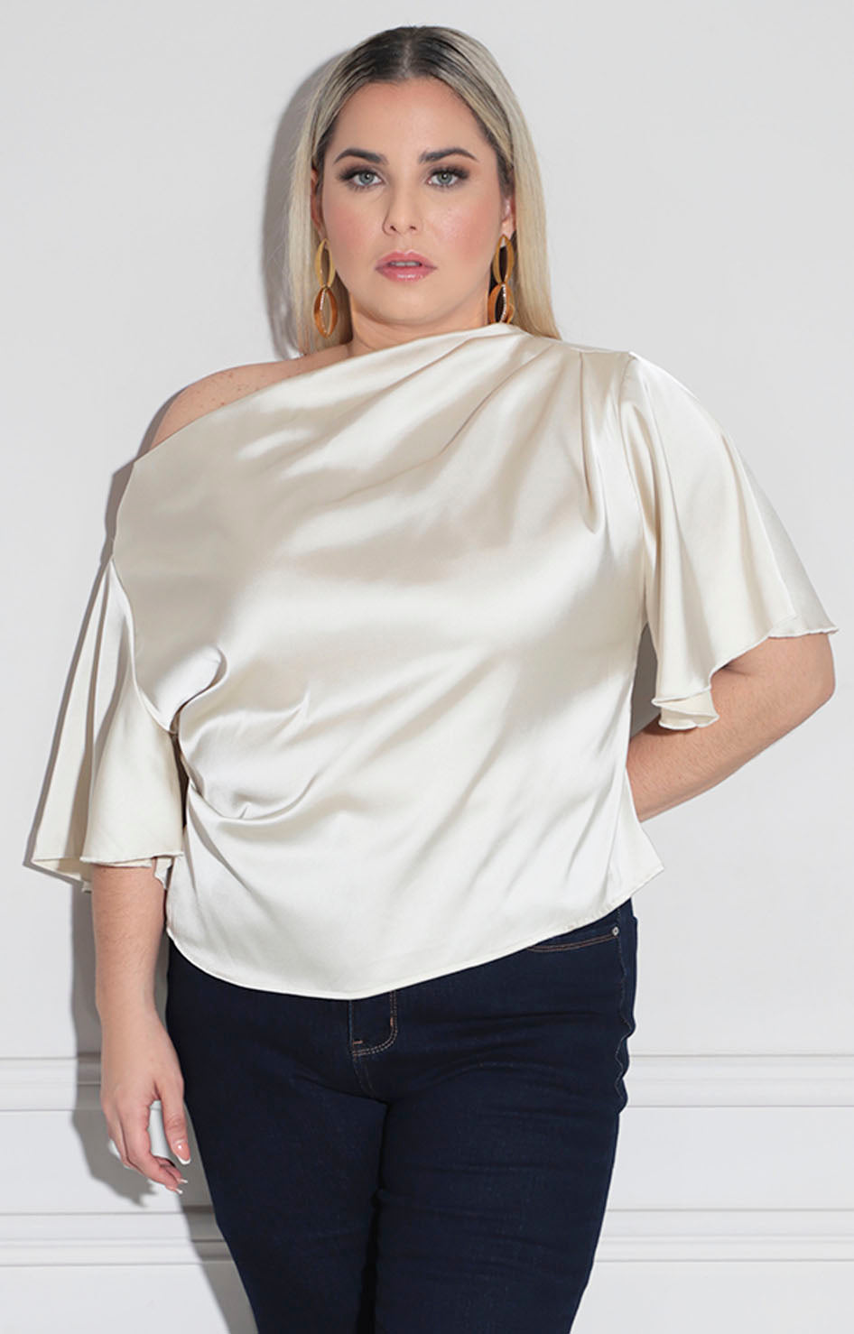Blusa beige satinada
