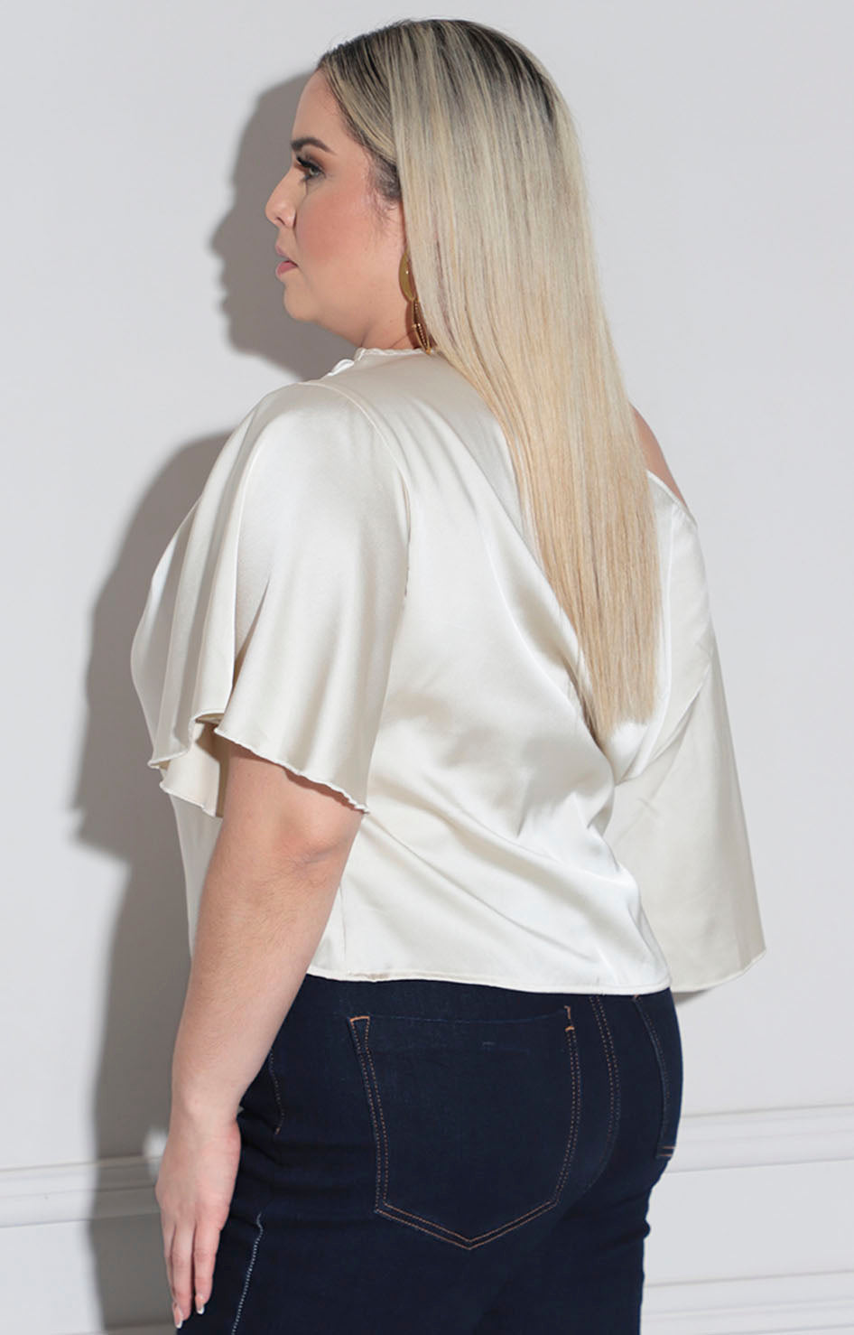 Blusa beige satinada