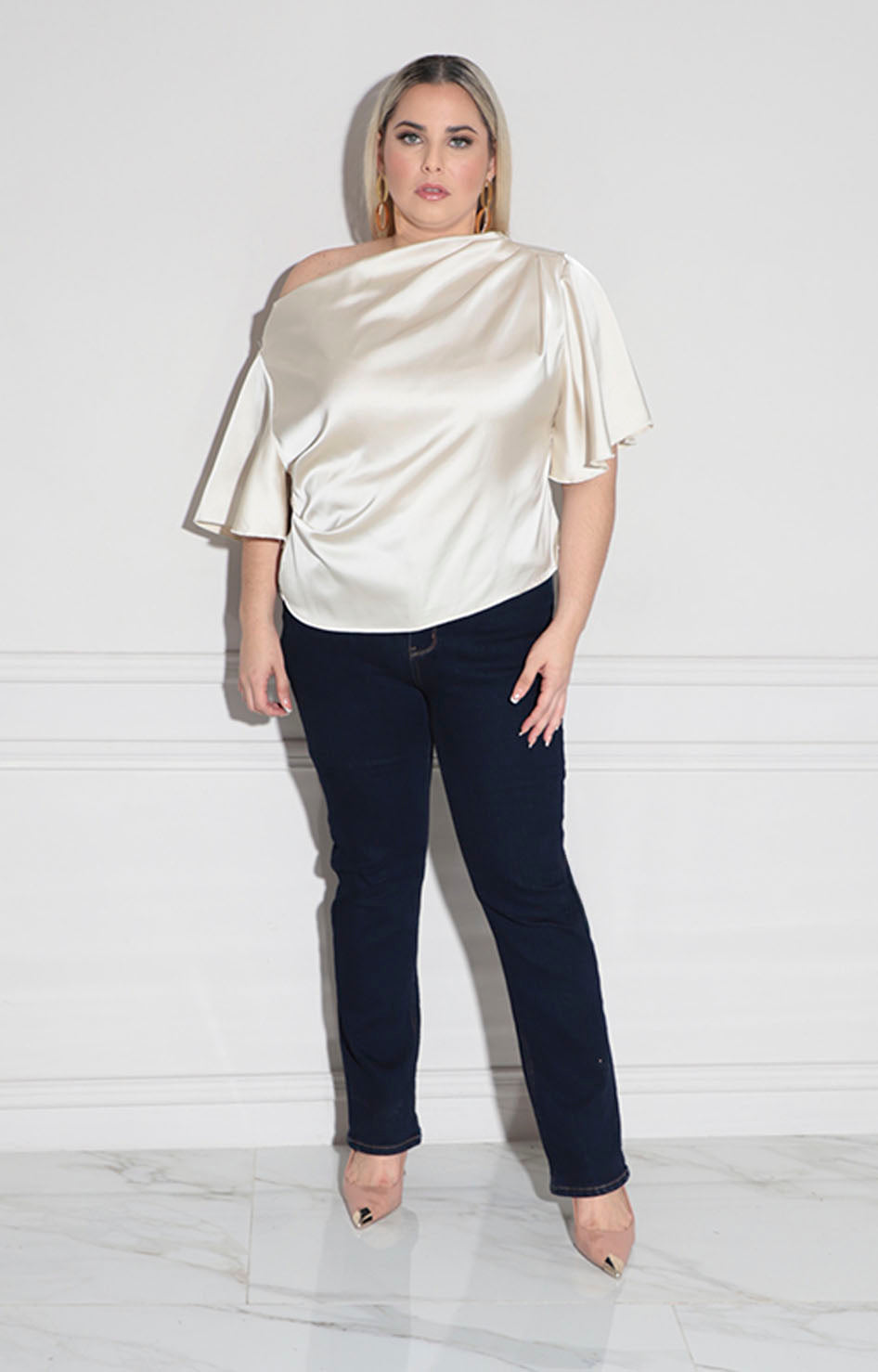 Blusa beige satinada