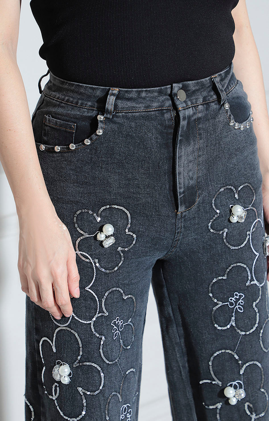 Pantalón denim con perlas