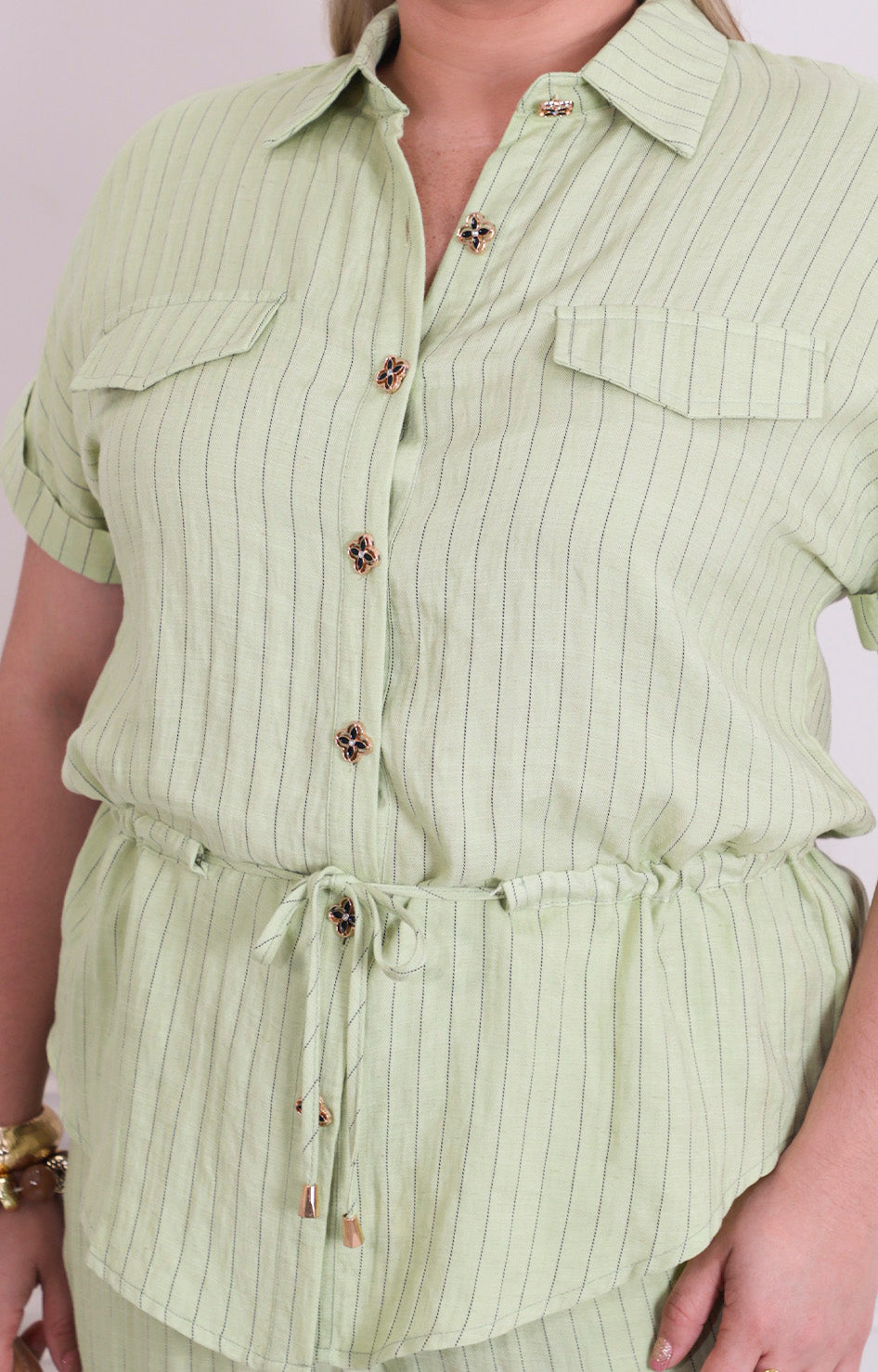 Conjunto liso con lazo