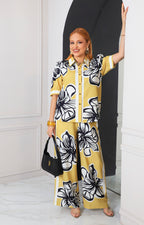 Conjunto amarillo floral gráfico