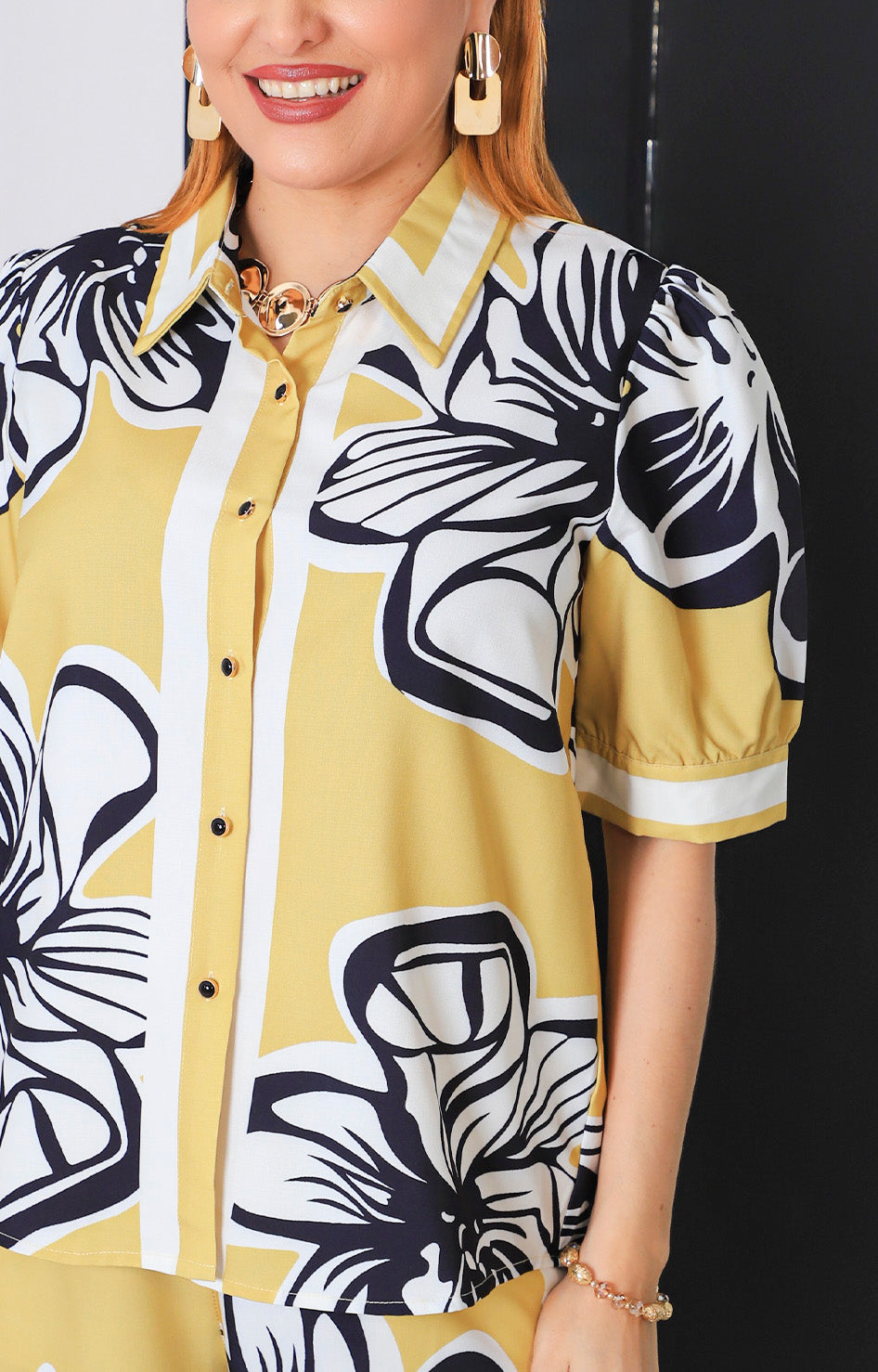 Conjunto amarillo floral gráfico