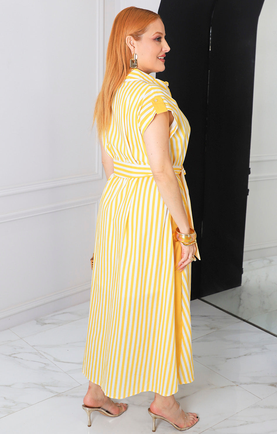 Vestido amarillo de rayas
