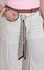 Pantalón beige con lazo