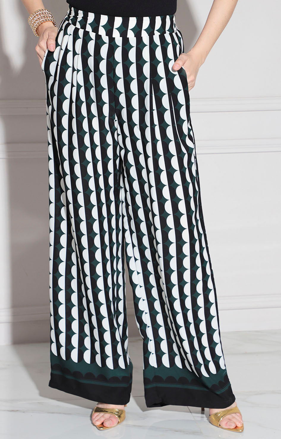 Pantalón negro estampado