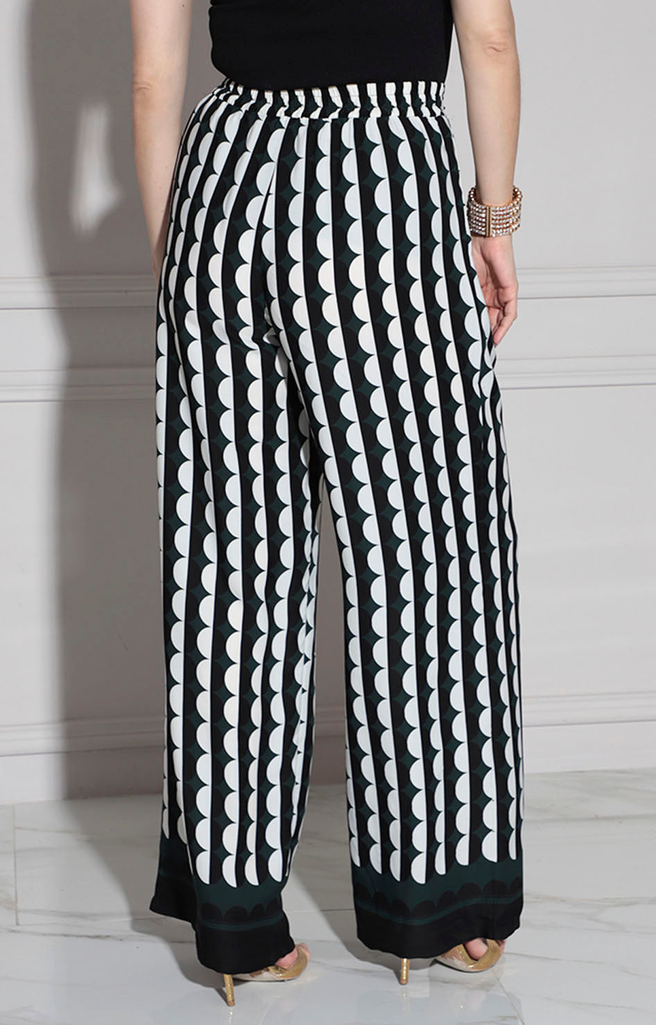 Pantalón negro estampado