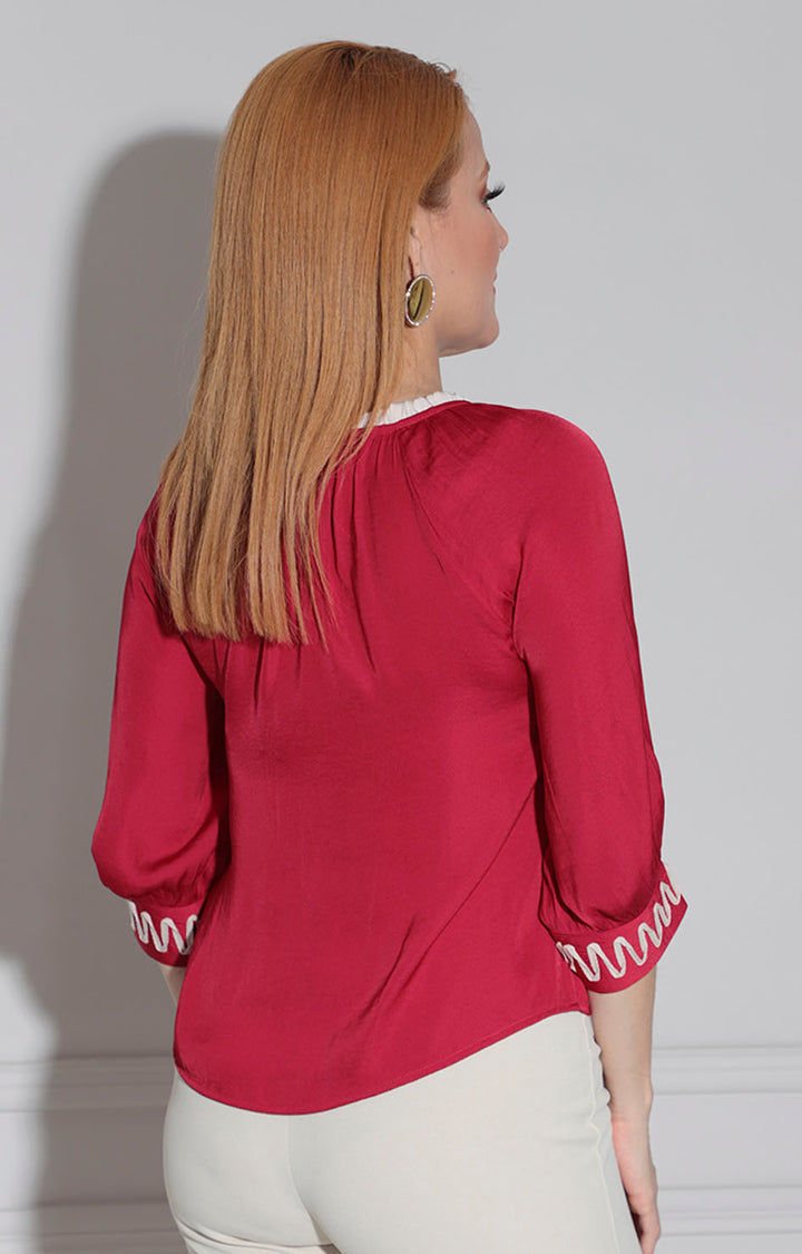 Blusa roja con bordado