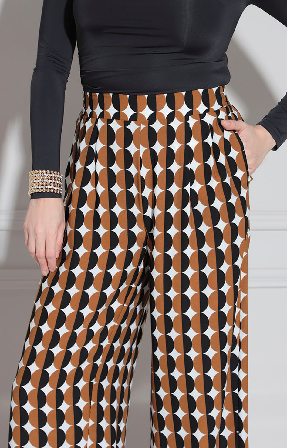 Pantalón café estampado