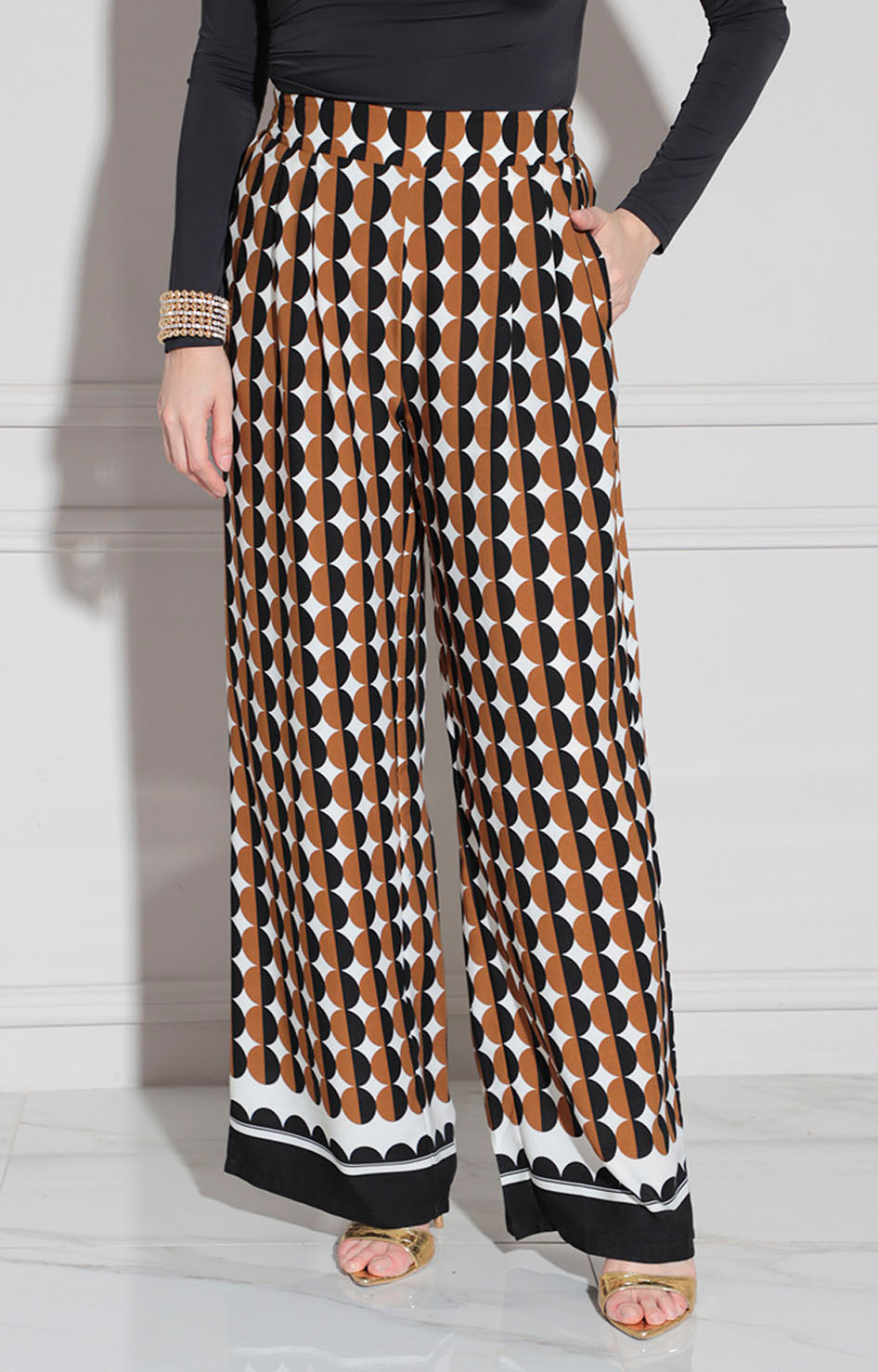 Pantalón café estampado