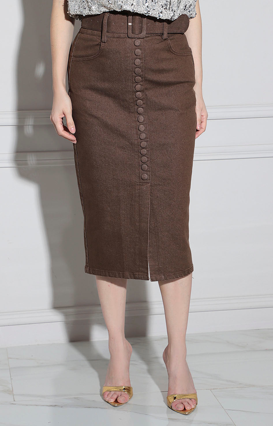 Falda café con cinturón