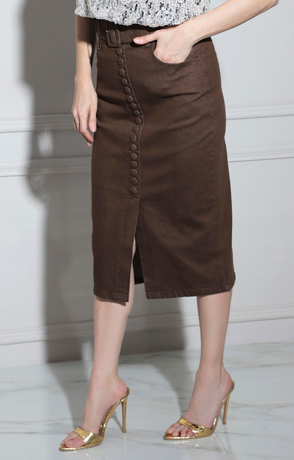 Falda café con cinturón