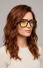 Lentes de aviador con detalle metálico