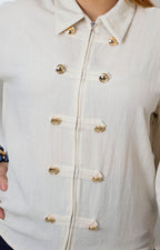 Blusa beige con botones dorados