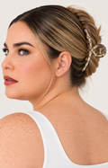 Pinza para cabello color café de la marca Boutiquemirel, herramienta de peluquería con diseño resistente y elegante.