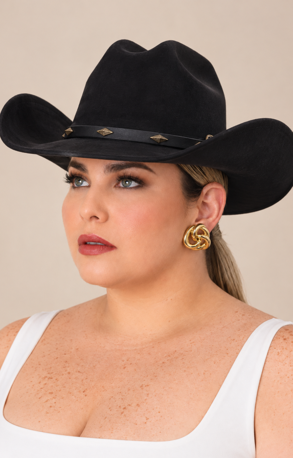 Sombrero vaquero negro con conchos Boutiquemirel񎟀