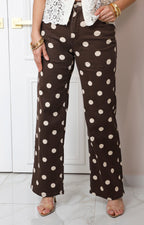 Pantalón café con polka dots