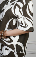 Conjunto regular Boutiquemirel con estampado geométrico en diseño moderno y colores combinados