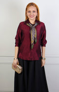 Blusa con cuello camisero y mascada