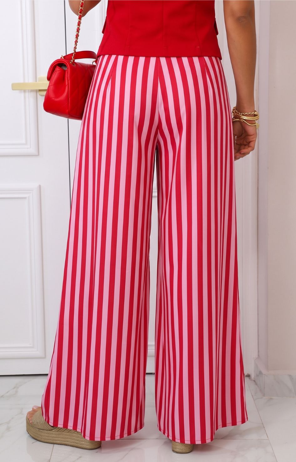 Pantalón palazzo estampado con rayas rojas