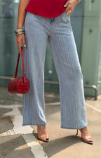 Pantalón de mezclilla con aplicaciones de brillos