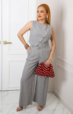 Conjunto estampado con botones dorados
