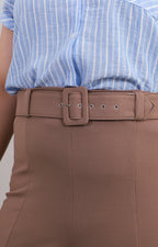 Pantalon beige con cinturòn