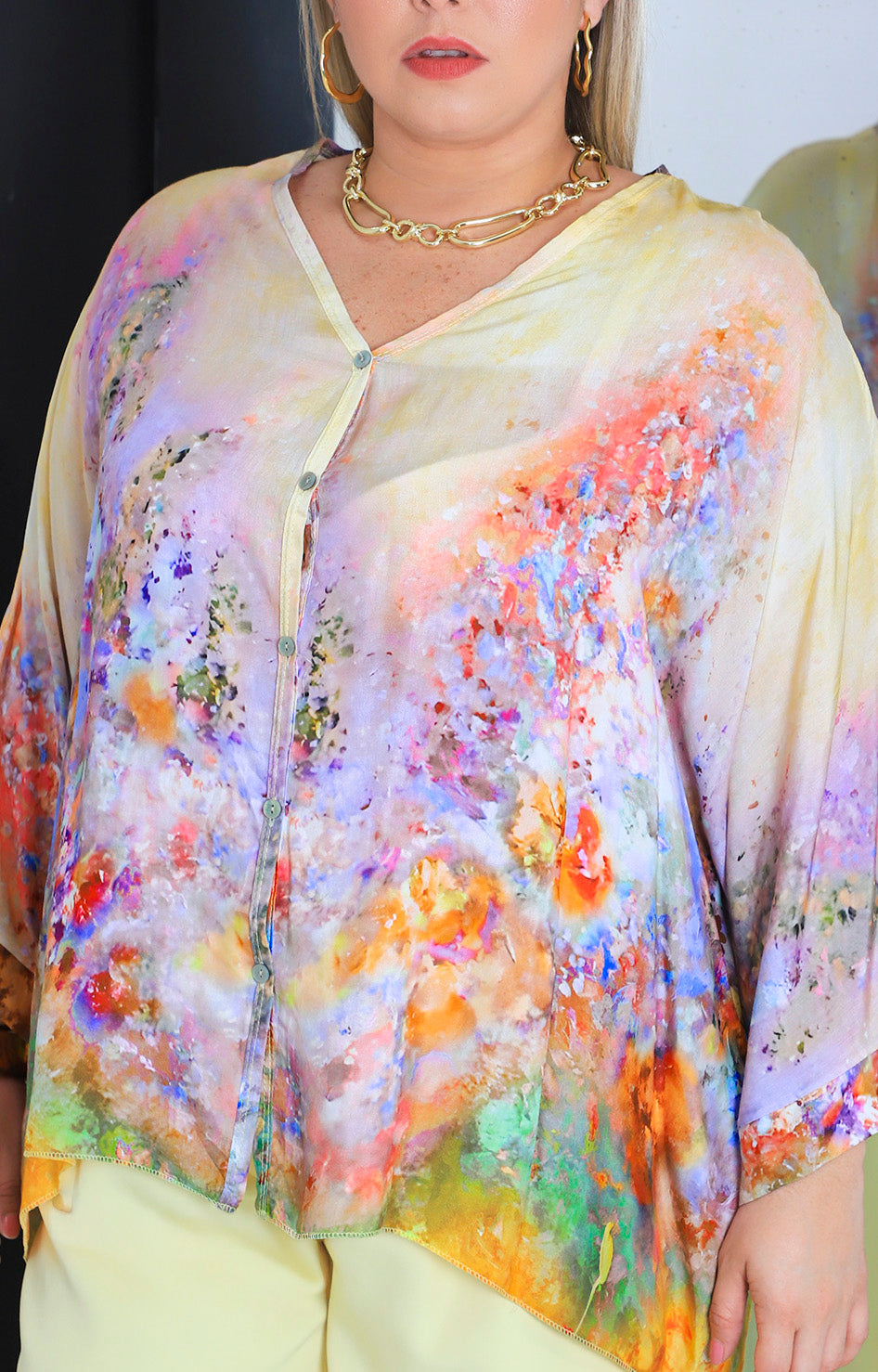 Blusa floral tipo poncho