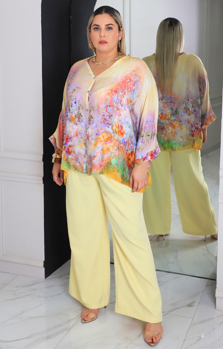 Blusa floral tipo poncho
