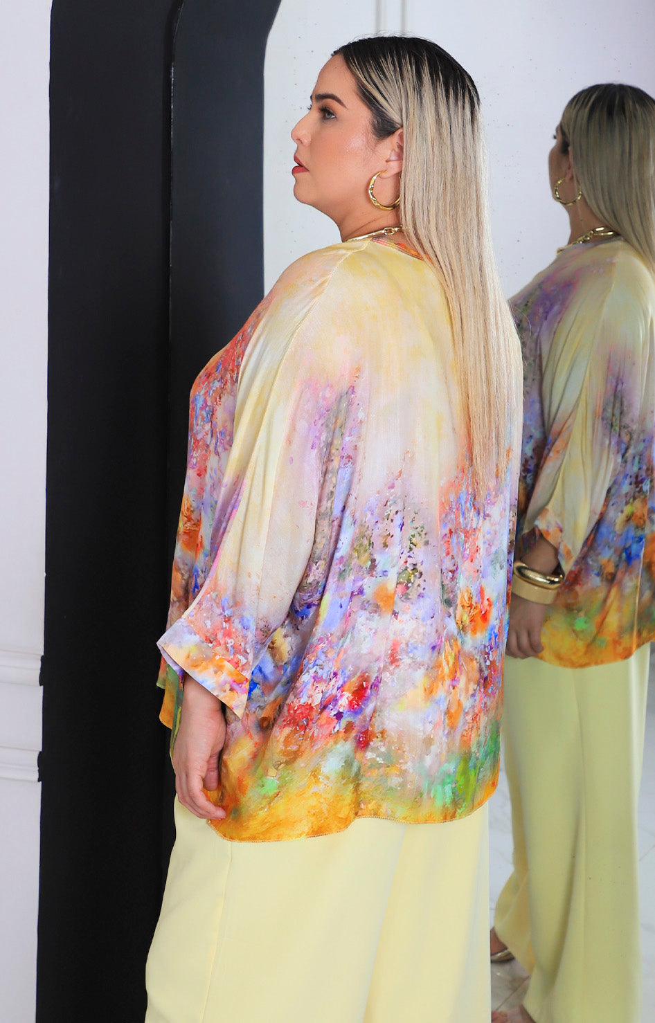 Blusa floral tipo poncho