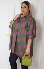 Blusa camisera verde con polka dots