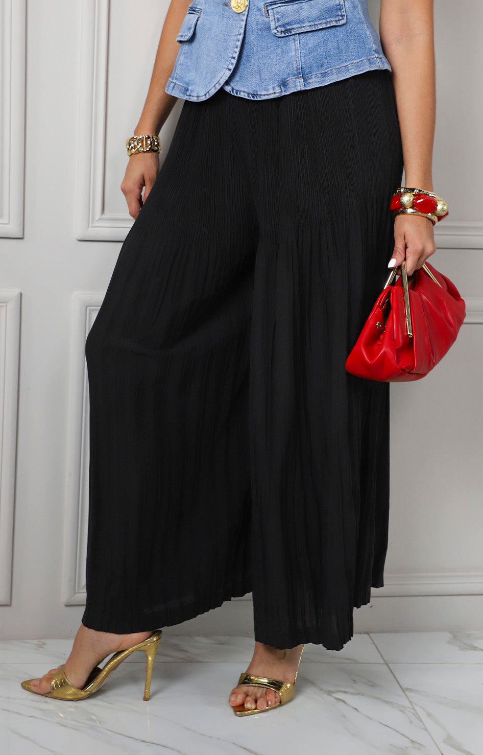 Pantalón negro plisado ancho