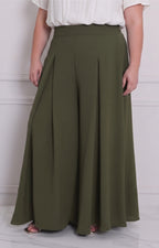 Pantalón amplio tipo PANTALON CURVY de la marca Boutiquemirel, en tela fluida y corte relajado, visible en la imagen.