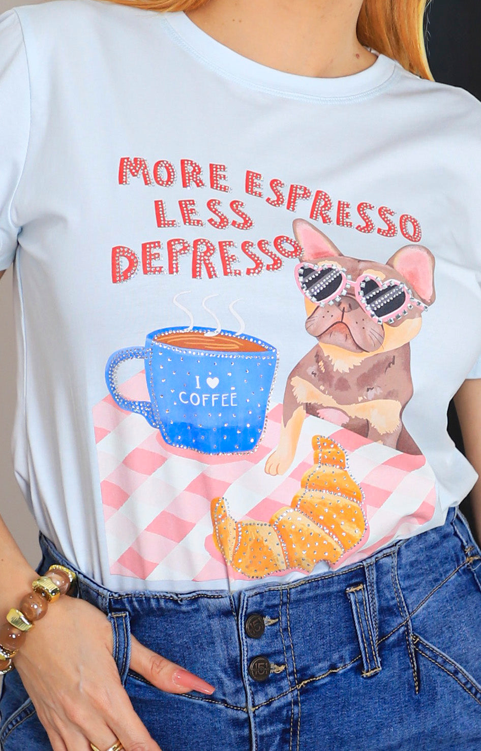 Blusa con estampado y aplicaciones de brillos