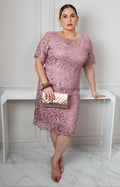 Vestido corto con encaje floral