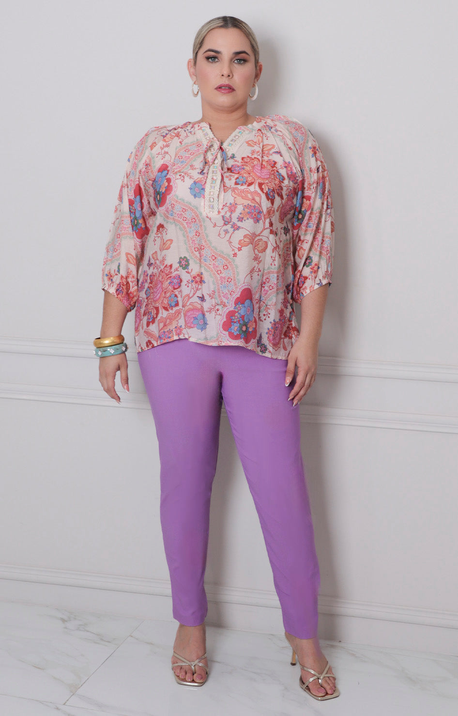 Blusa estampada con detalle de bordado - BLUSAS CURVY Boutiquemirel 