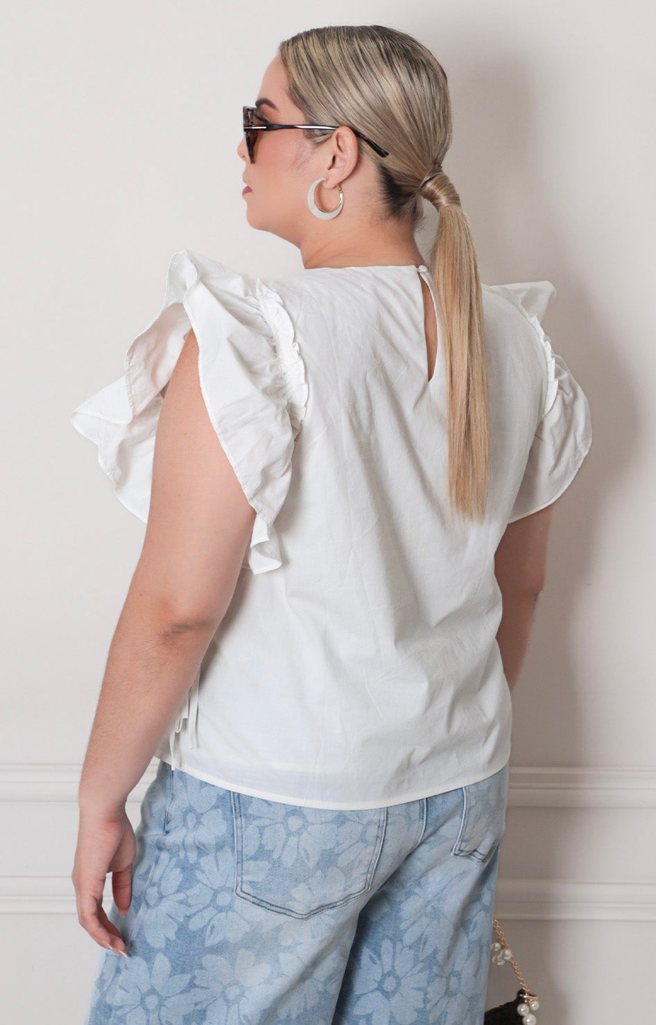 Blusa blanca con volante - BLUSAS CURVY Boutiquemirel 