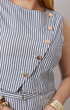 Conjunto estampado con botones dorados